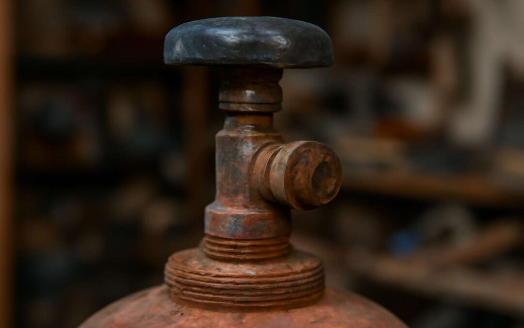 How to Handle gas bottle valve stuck: Quick Safety Tips and Fixes